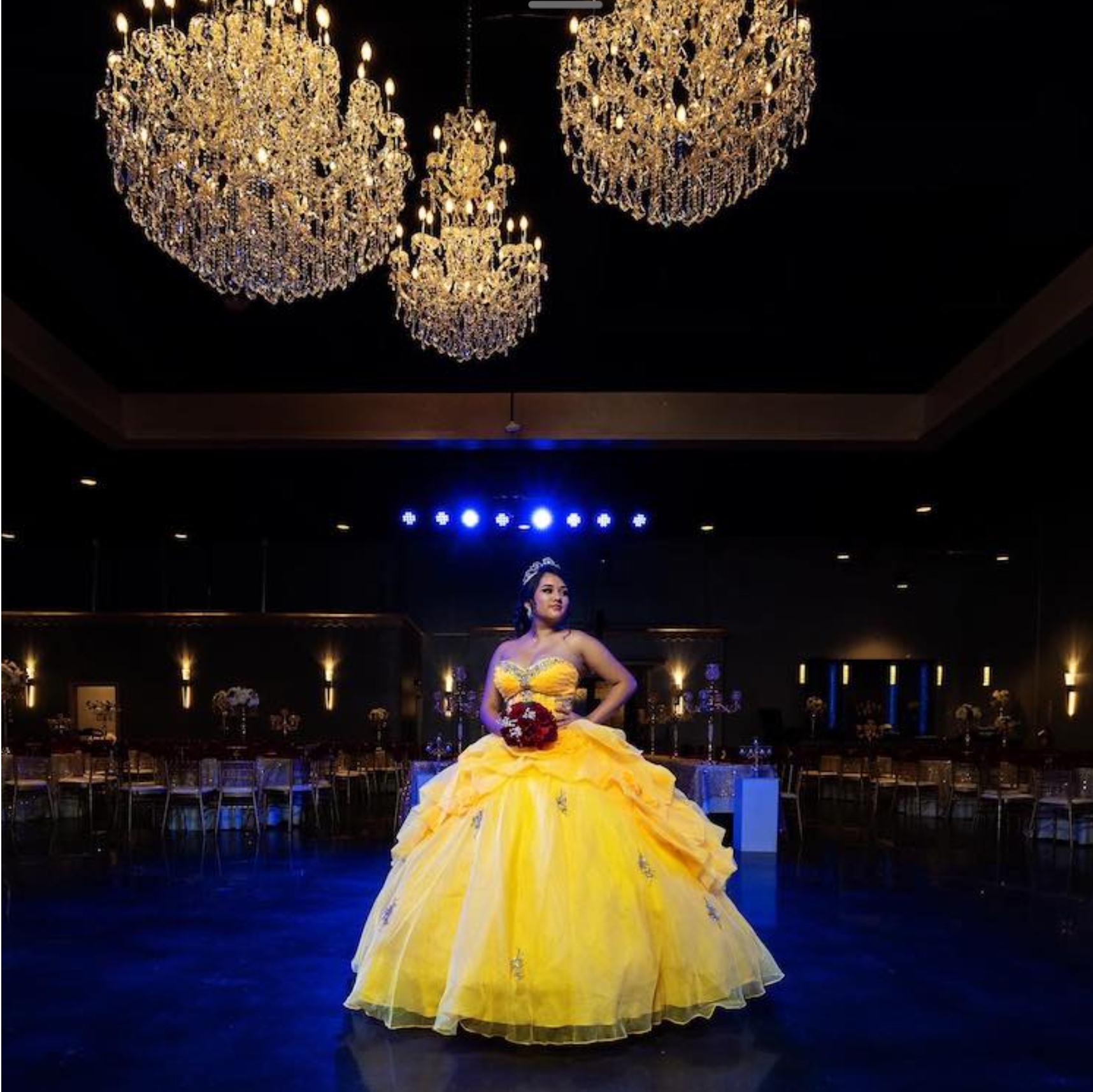 Quinceañera en DFWC en el Salón Real - Vestido Amarillo